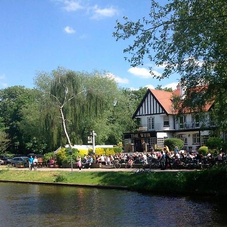 The Weir Hotel والتون اون تيمز المظهر الخارجي الصورة