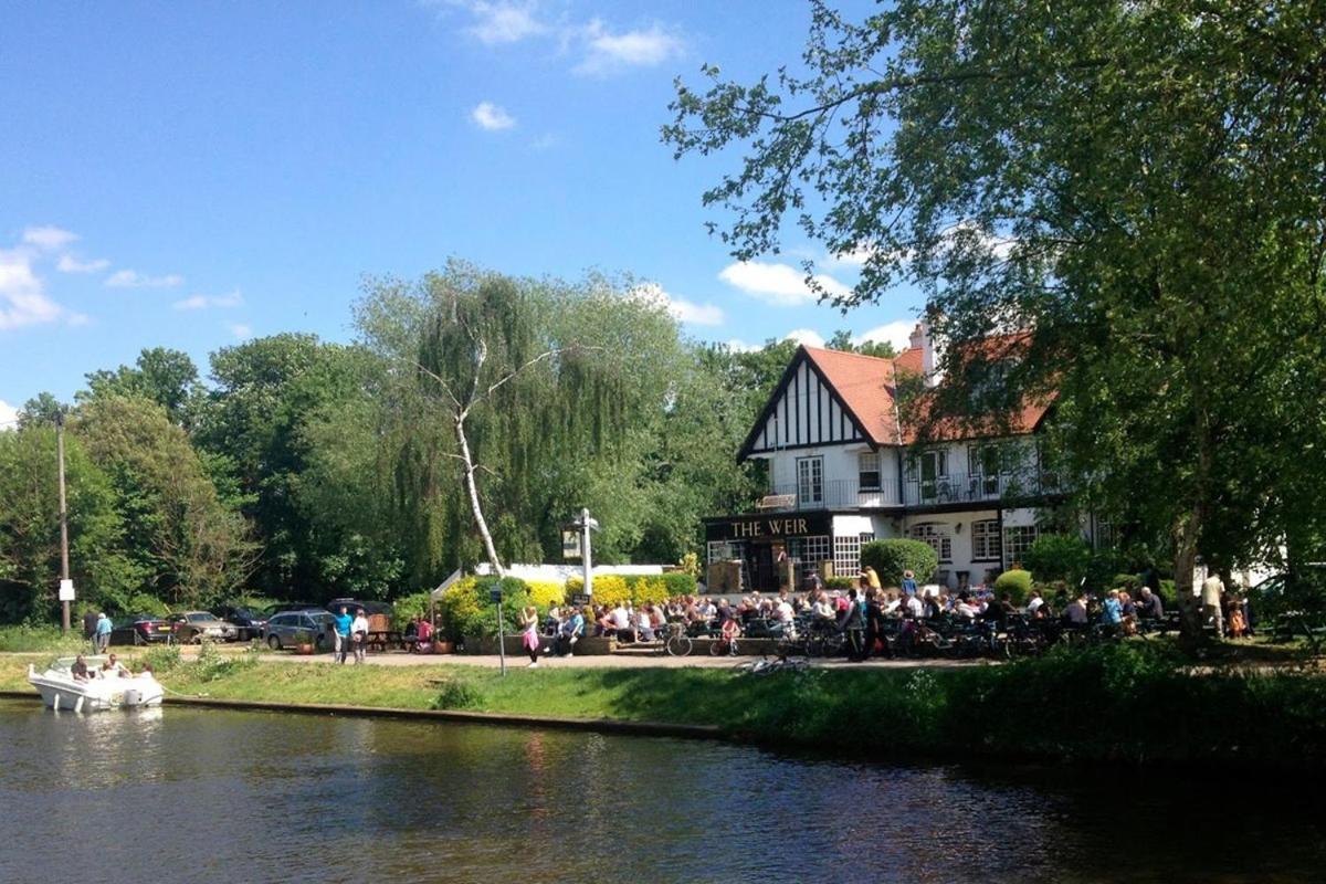 The Weir Hotel والتون اون تيمز المظهر الخارجي الصورة