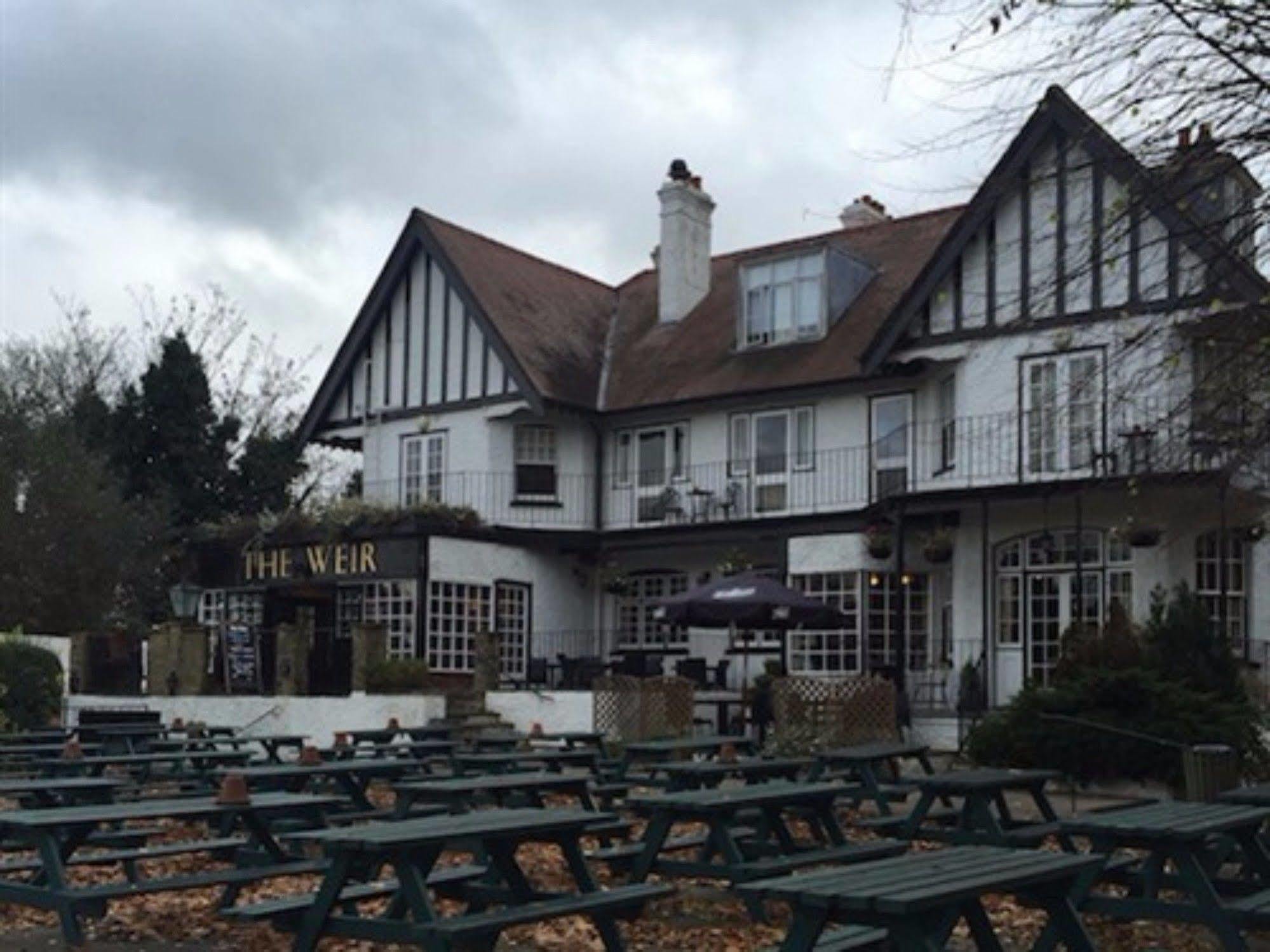 The Weir Hotel والتون اون تيمز المظهر الخارجي الصورة