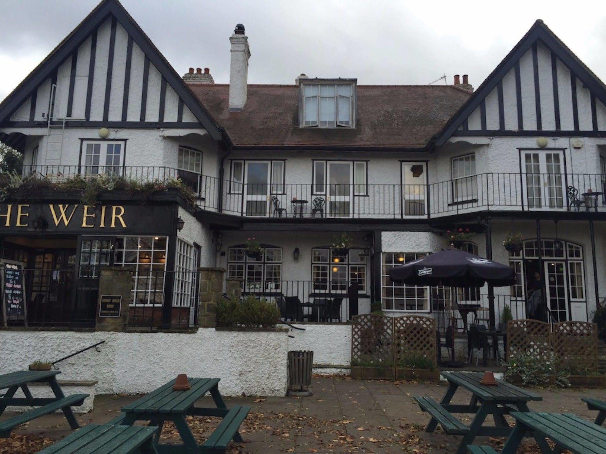 The Weir Hotel والتون اون تيمز المظهر الخارجي الصورة