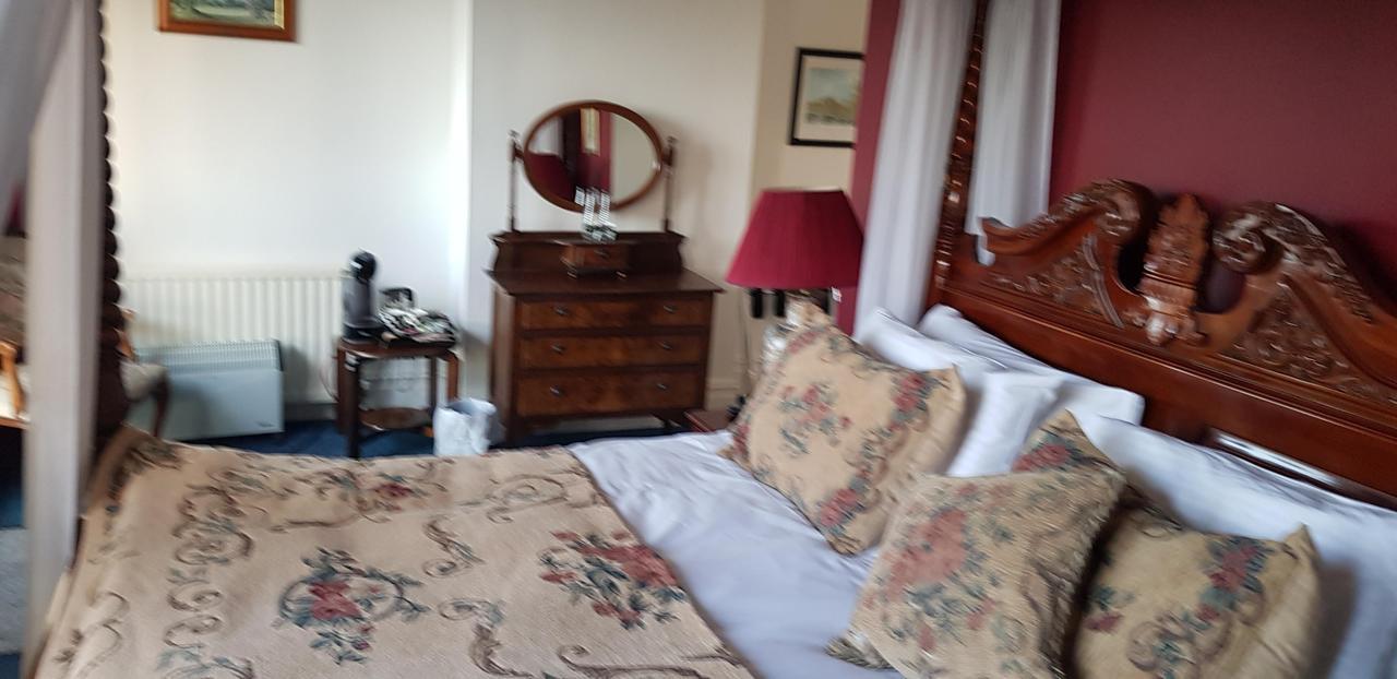 The Weir Hotel والتون اون تيمز المظهر الخارجي الصورة