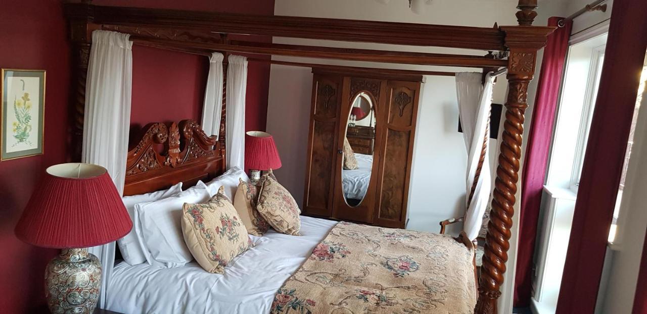 The Weir Hotel والتون اون تيمز المظهر الخارجي الصورة