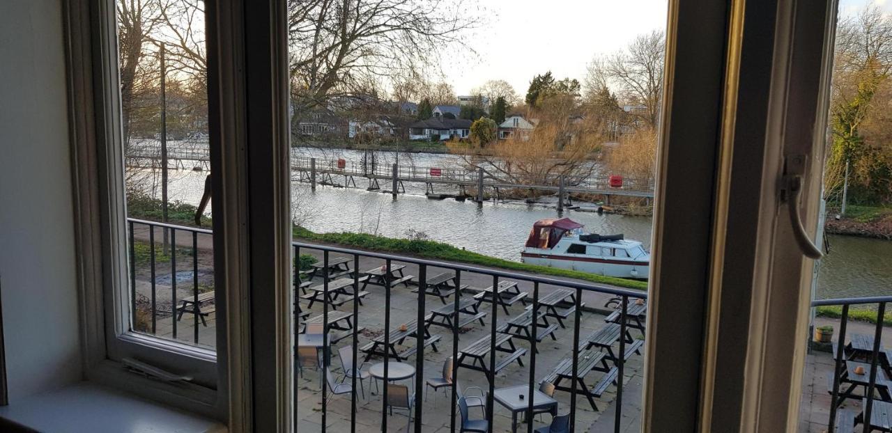 The Weir Hotel والتون اون تيمز المظهر الخارجي الصورة