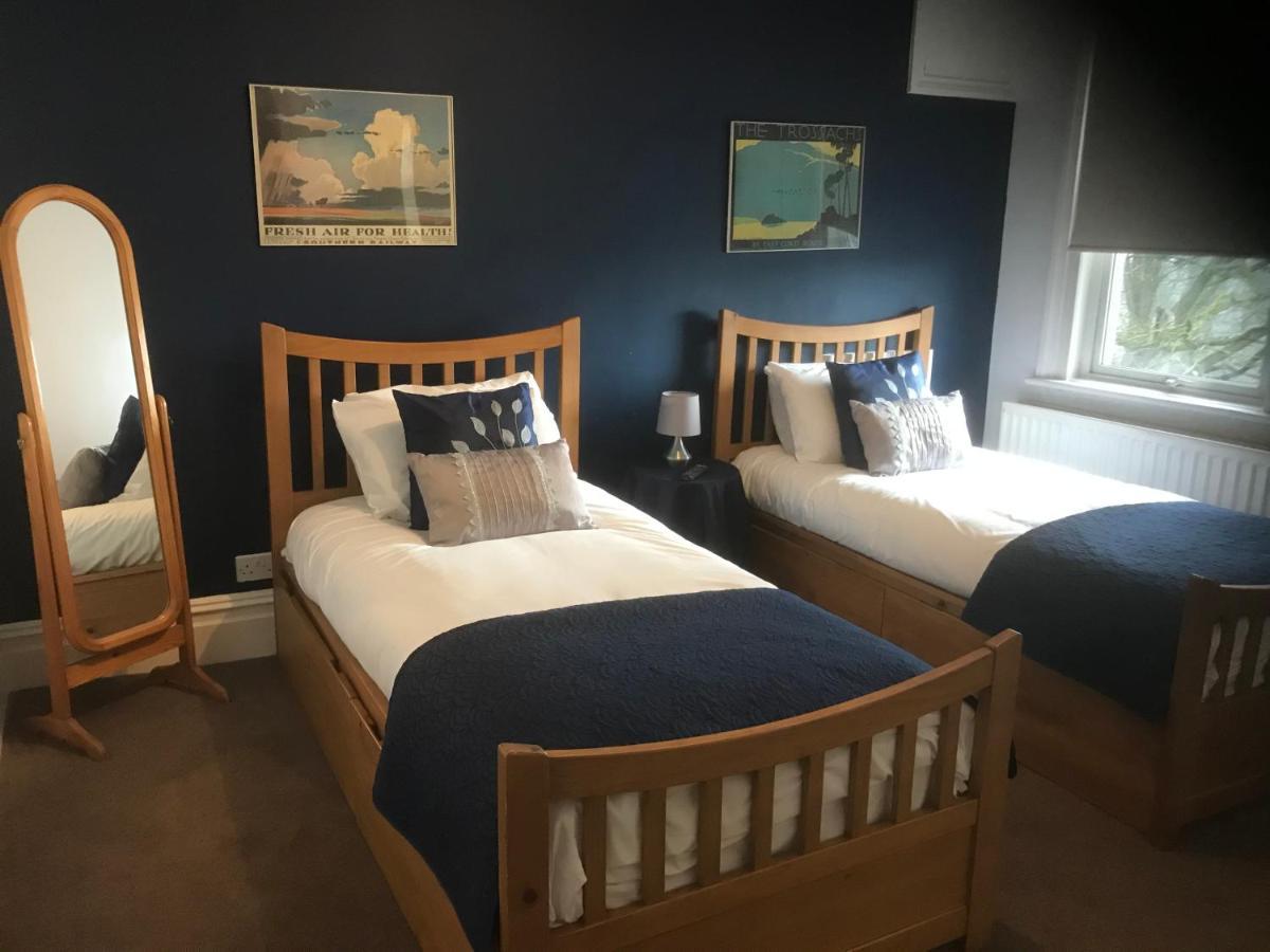 The Weir Hotel والتون اون تيمز المظهر الخارجي الصورة